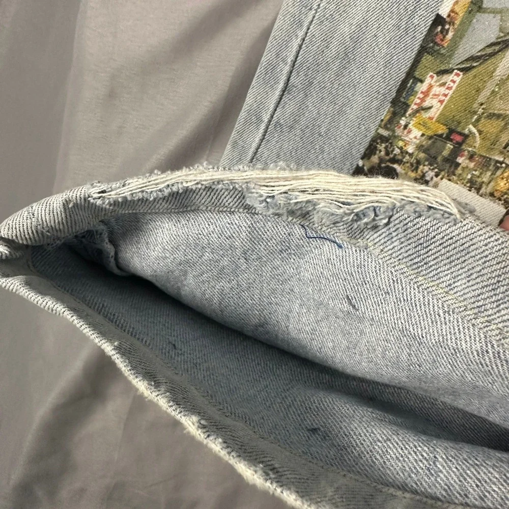 Levis light wash